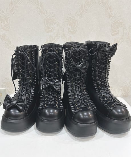 ATELIER-PIERROT／Chunky Frilled Ribbon Boots（ブラック）S〜XLの4サイズ展開