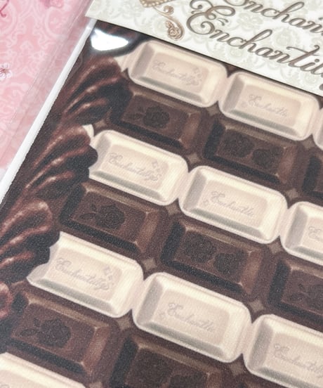 Enchantlic Enchantilly／ チョコレートボーダーオーバーニー ソックス（ホワイト×チョコ）