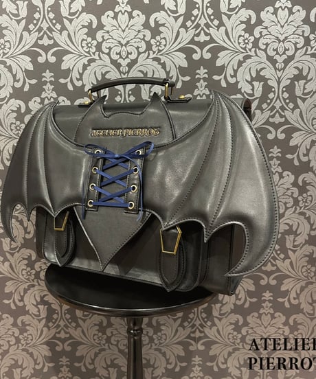 ATELIER-PIERROT／“Nocturnal Grave” Batwing Satchel （ネイビー）