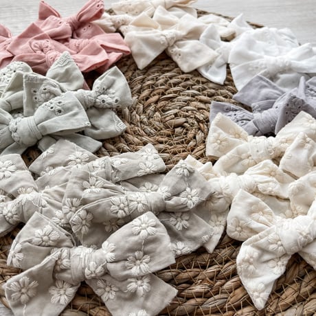 Flower Bow (Ivory) 9cm