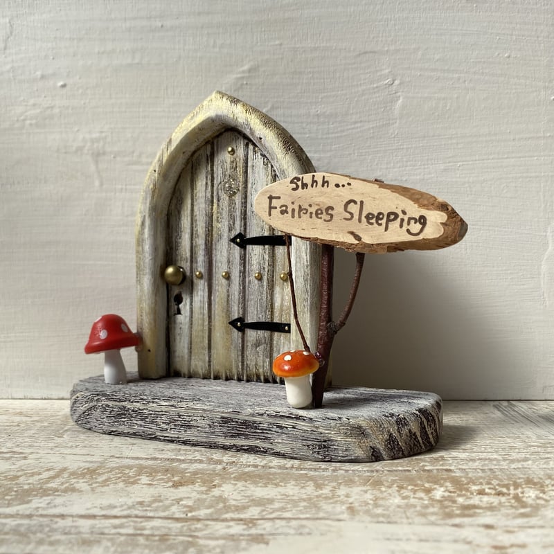 金色の音のキノコの扉 | Don't Disturb ノックはやめて