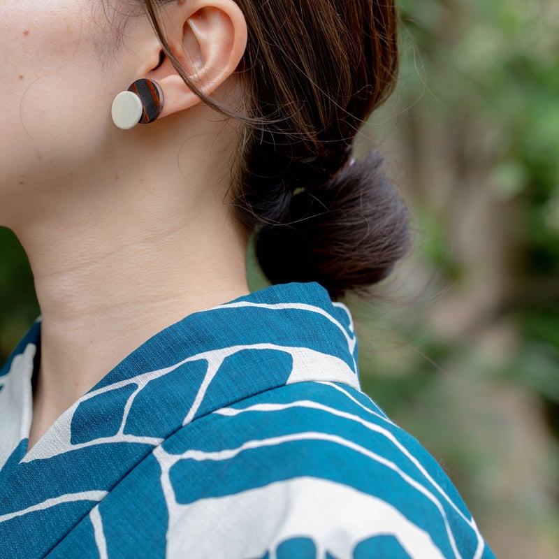 陶器と漆 丸ピアス（陶器白） | Iwayado craft 