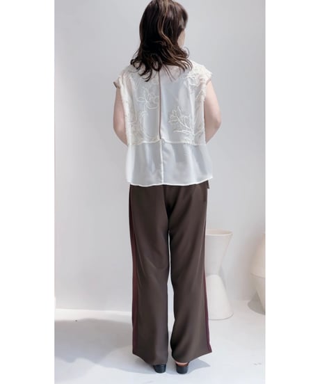【CHIGNON   シニオン　25夏ご予約】  モール刺繍チュールレイヤードblouse　　1853-377NH  2506a