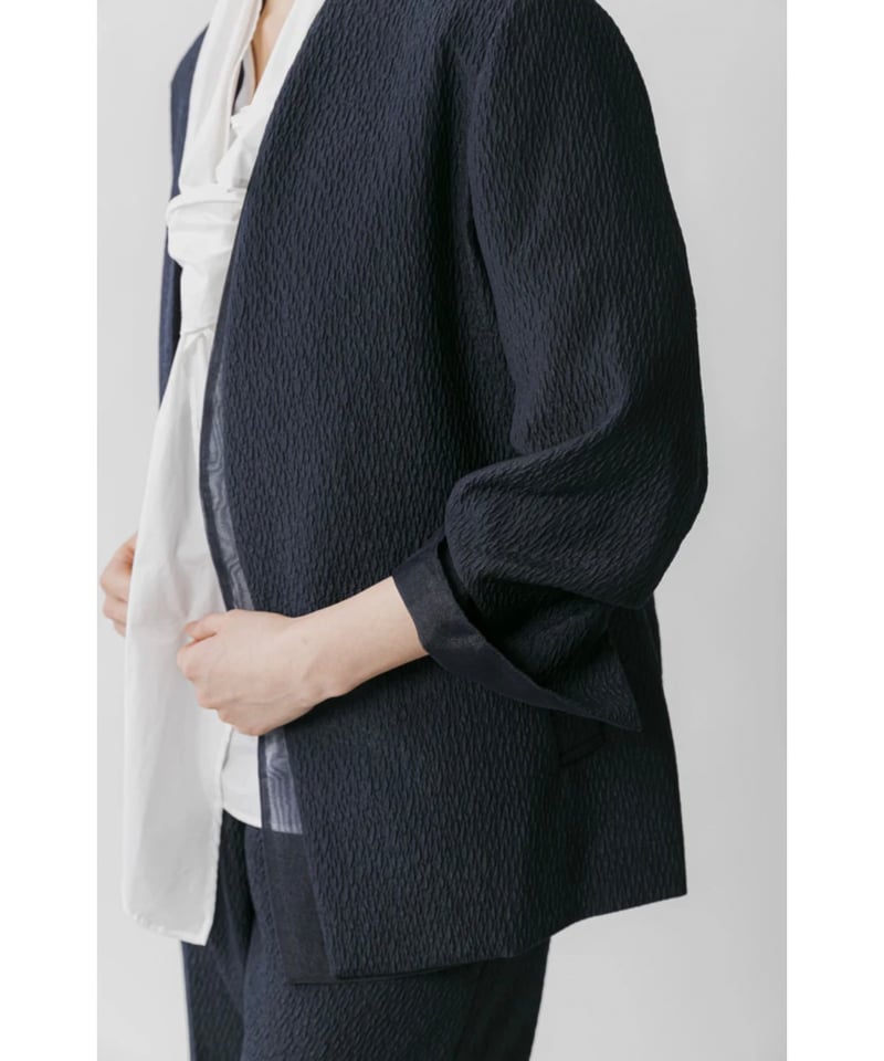 Lallia Mù ラリア・ムー 25春夏ご予約】 ノーカラーエンボス Lallia Mù ラリア・ムー 25春夏ご予約】 ノーカラーエンボス