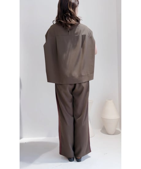 【CHIGNON   シニオン　25夏ご予約】  ラウンドノースリーブblouse　　1753-330KK  2506a