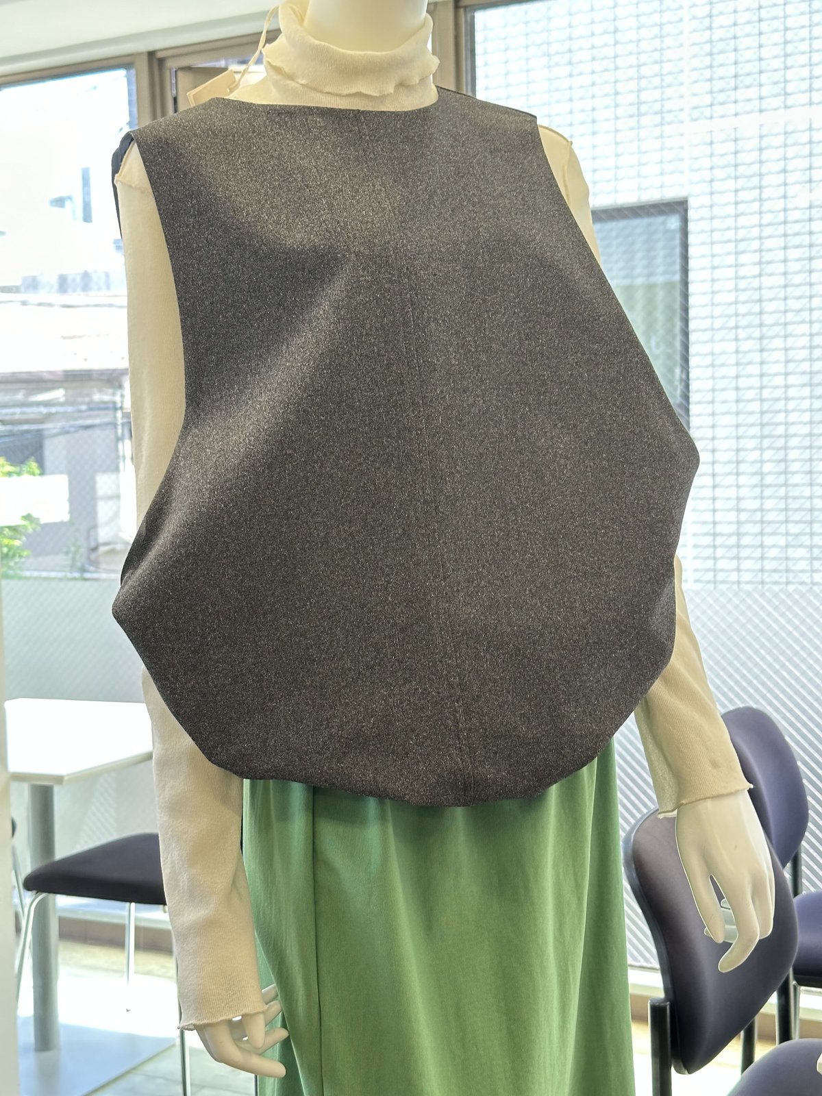【CLOCHE クロッシェ　hwyl ヒューイル　ご予約】 バックタックベスト fit=scale-down,w=1200