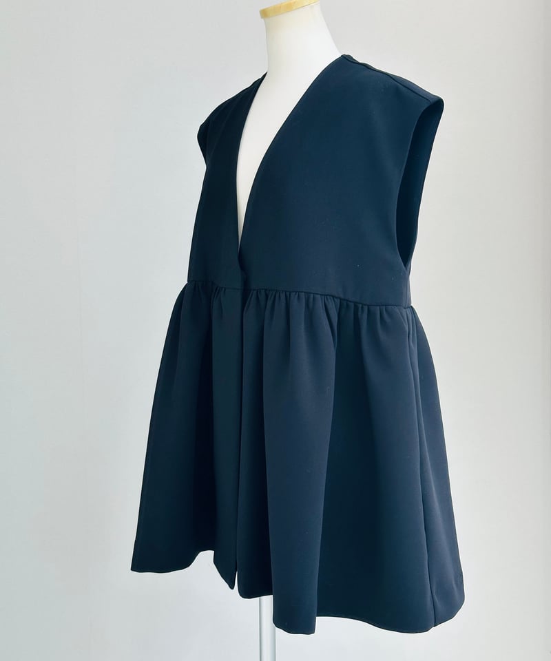 【MARNI】ネイビー Vネック ペプラムベスト MARNI】ネイビー Vネック ペプラムベスト トップス