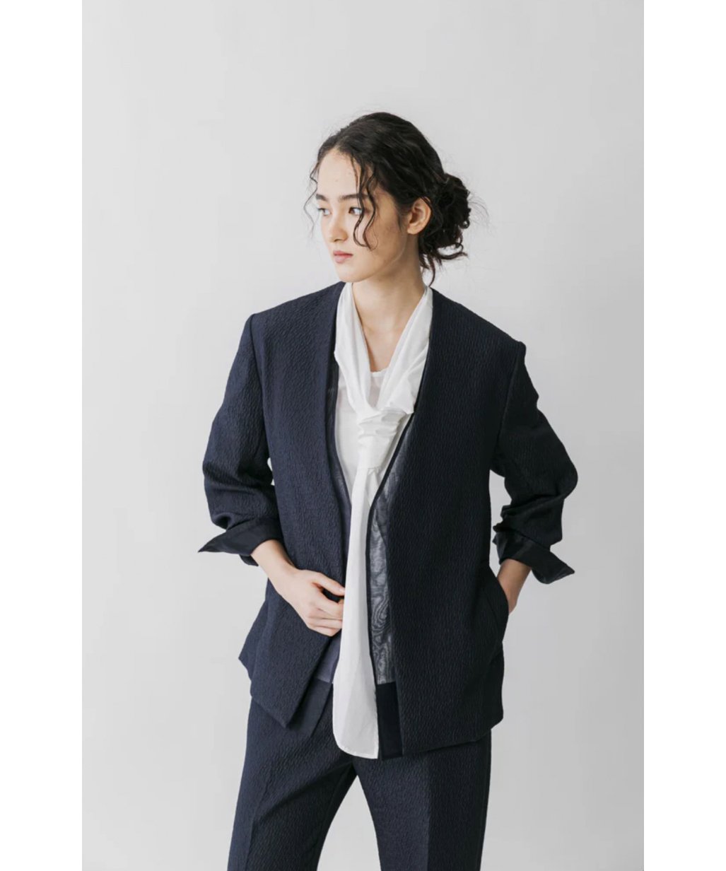 Lallia Mù ラリア・ムー 25春夏ご予約】 ノーカラーエンボス Lallia Mù ラリア・ムー 25春夏ご予約】 ノーカラーエンボス