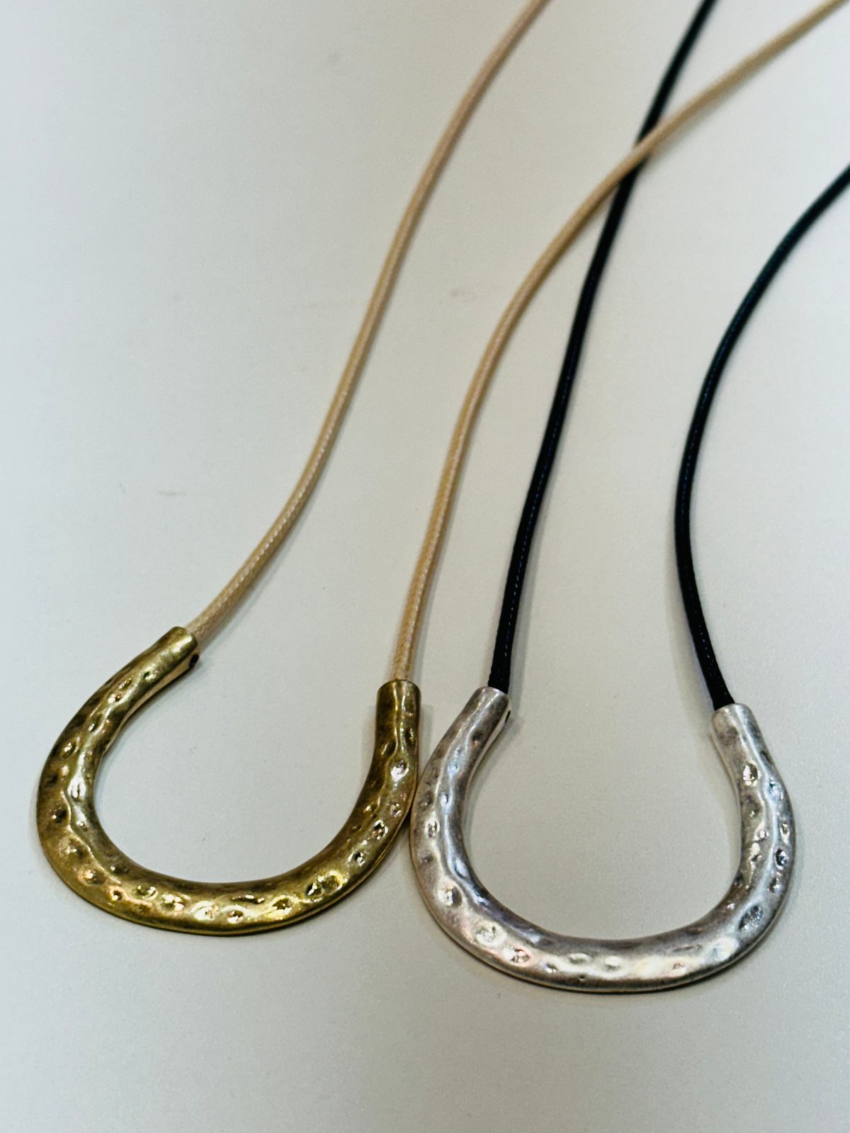 ☆大人気☆再入荷☆ 彫金U字ネックレス 13563 | BlueOnionStore ☆大人気☆再入荷☆ 彫金U字ネックレス 13563 | BlueOnionStore