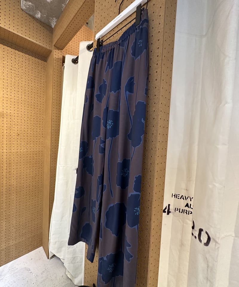 CHIGNON シニオン 23秋冬ご予約】 オリジナルflower柄パンツ CHIGNON シニオン 23秋冬ご予約】 オリジナルflower柄パンツ