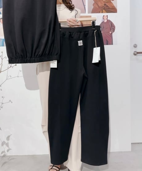 【YENN   イエン　25aw    秋ご予約】  KNEE TUCK SWEAT pants　Y253-31078    2506b