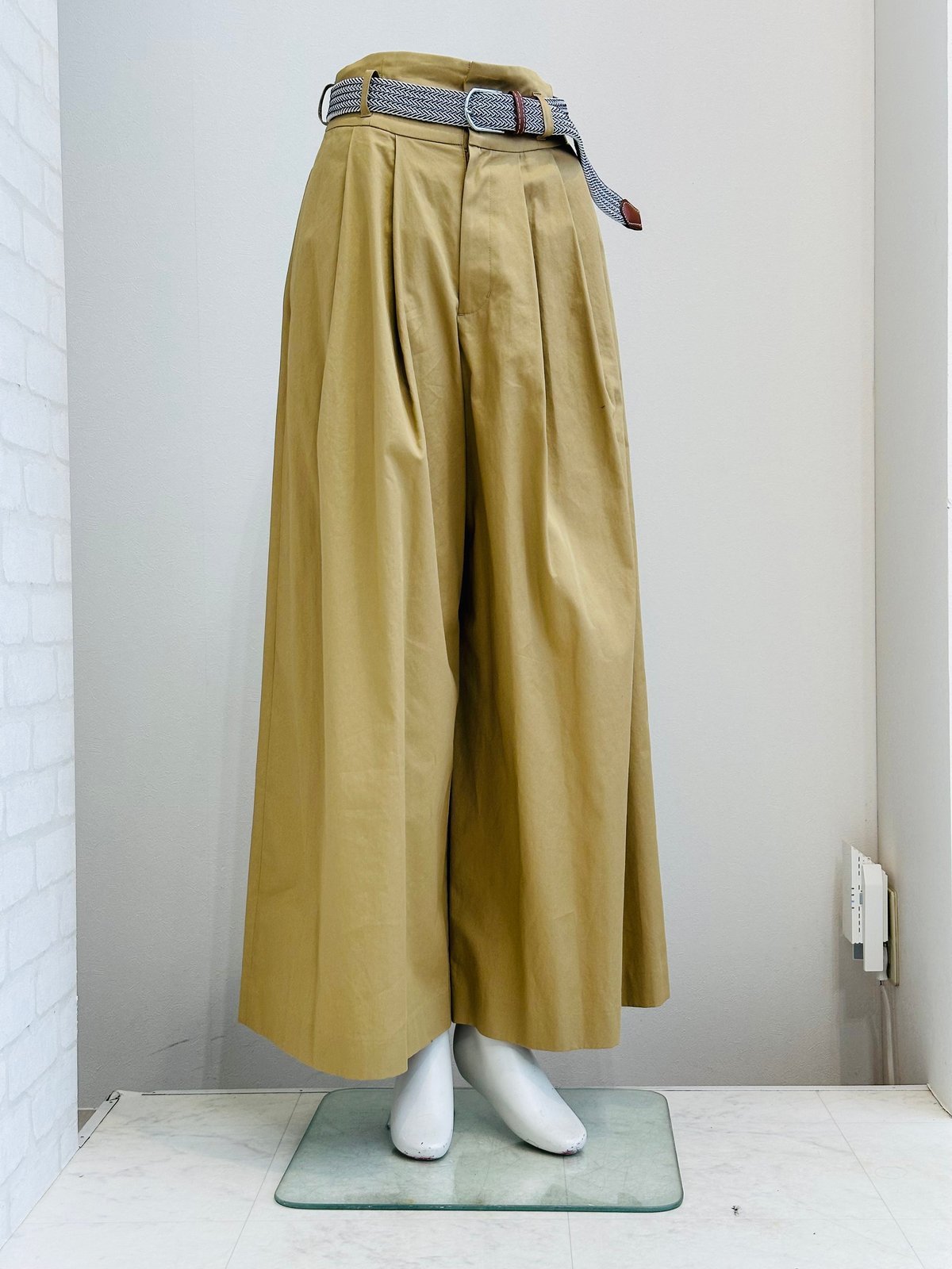 ボックスタックwideパンツ ベルト付き 426608 | BlueOnionStore ボックスタックwideパンツ ベルト付き 426608 | BlueOnionStore