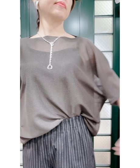 【Un carnet     アンカルネ　25夏ご予約】  シアー肩裾ラウンドpullover     743725  2505a