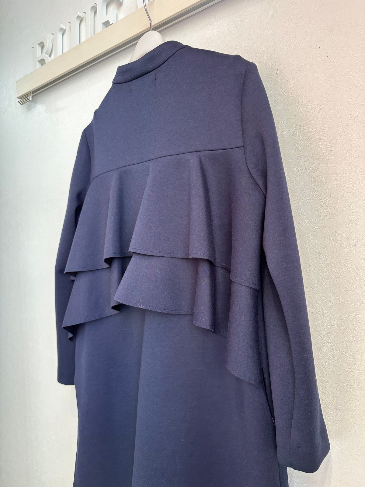 Asymmetric ruffle collarless long jacket H123