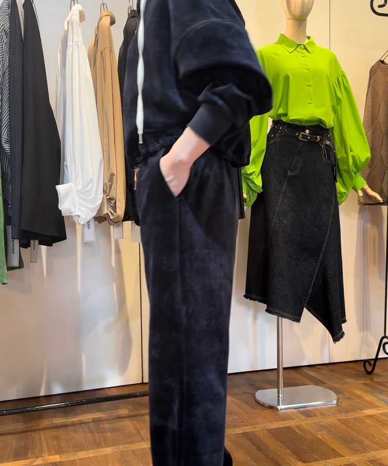 MARGAUX マルゴー 24秋ご予約】 corduroy wide logo pant MARGAUX マルゴー 24秋ご予約】 corduroy wide logo pant