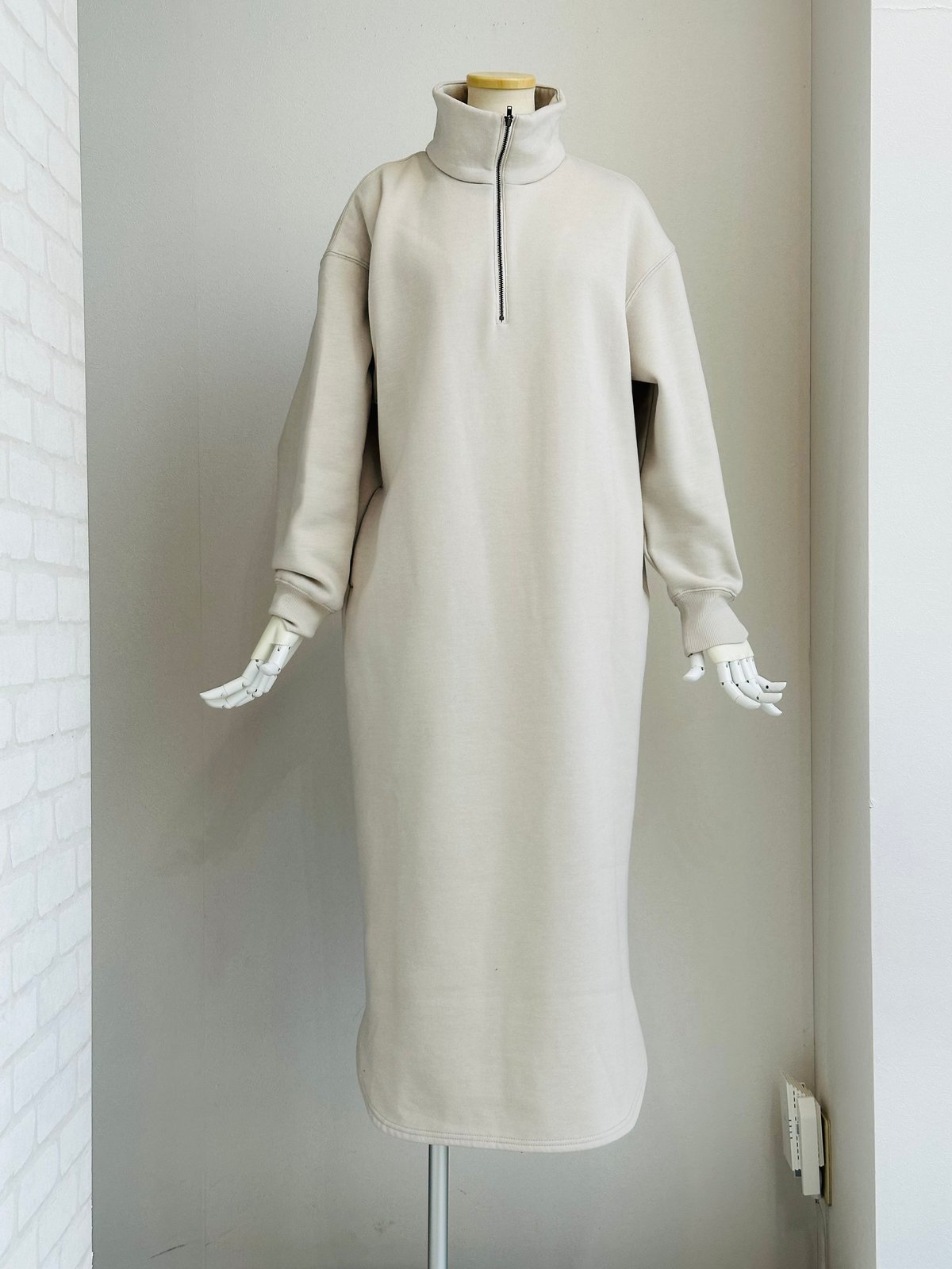 入荷即完売で再入荷☆ 爆暖ハーフZIPワンピース 352-85702 入荷即完売で再入荷☆ 爆暖ハーフZIPワンピース 352-85702