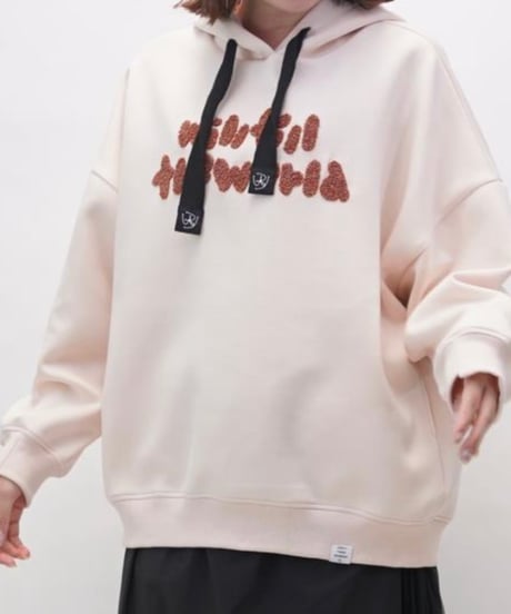サガラ刺繍LOGOポンチフーデットパーカー　gz408801