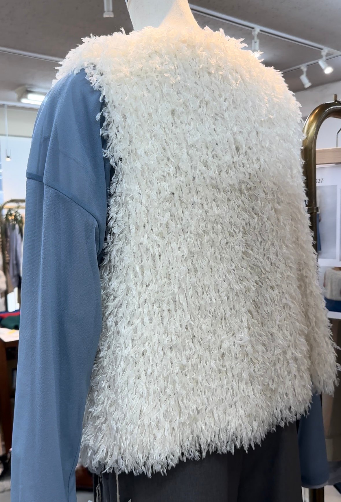 ☆再々入荷で早くもラスト①点☆大人気☆フェザーヤーンジレ ☆再々入荷で早くもラスト①点☆大人気☆フェザーヤーンジレ