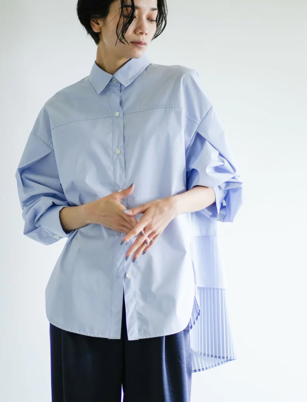 Lallia Mù ラリア・ムー 24秋ご予約】 プリーツシアーヘムシャツ 