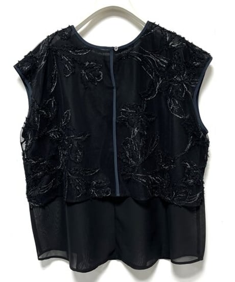 【CHIGNON   シニオン　25夏ご予約】  モール刺繍チュールレイヤードblouse　　1853-377NH  2506a