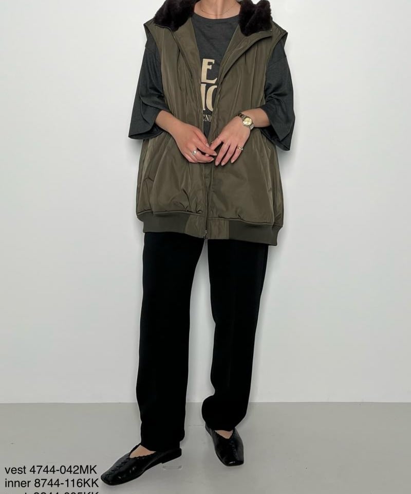 新品タグ付き　CHIGNON フードZIPモッズベスト カーキ CHIGNON - フードZIPモッズベスト カーキ | ravii