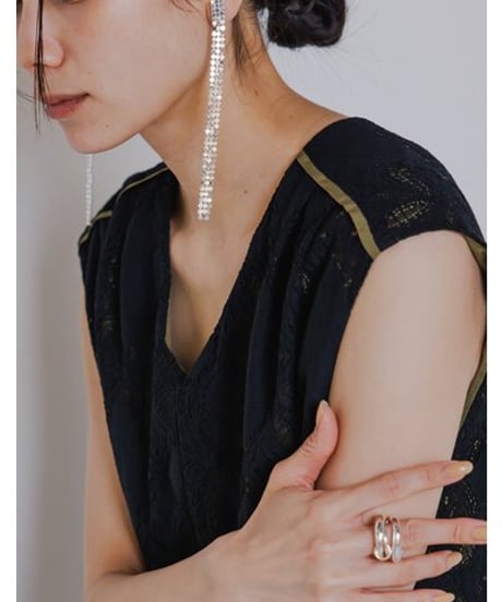 【CHIGNON   シニオン　25夏ご予約】  メタルクロスearring　　0053 420 SH  2506a