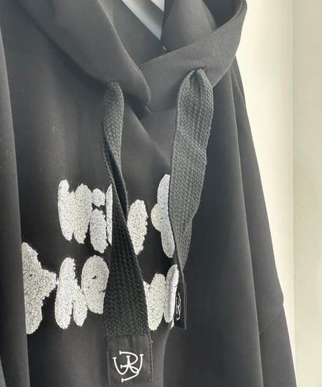 サガラ刺繍LOGOポンチフーデットパーカー　gz408801