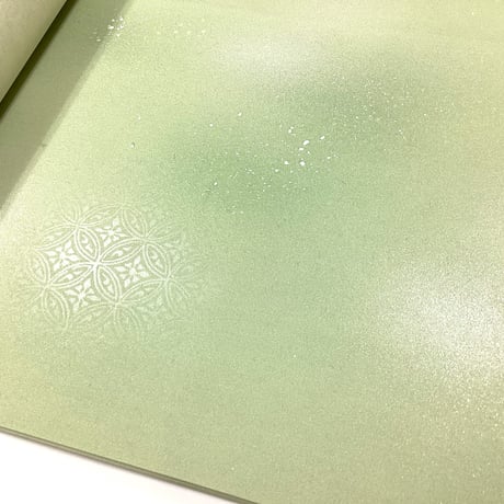 1尺×3尺　二番鳥の子　色引き全体ボカシ銀泥色型ぼかし　銀小切箔砂子