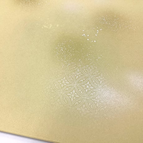 1尺×3尺　二番鳥の子　色引き全体ボカシ銀泥色型ぼかし　銀小切箔砂子