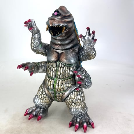 【シカルナ工房】ザゴラ ショップ・arktzでシカルナ・工房製「ザゴラ山中の怪獣6本足