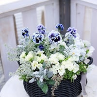 ホワイトブリコラージュフラワーバスケット1点もの