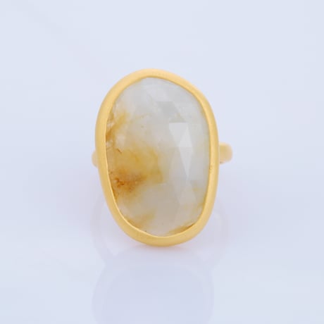 whitish yellow beige sapphireリング