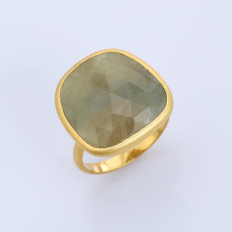 bluish yellowish green sapphireリング