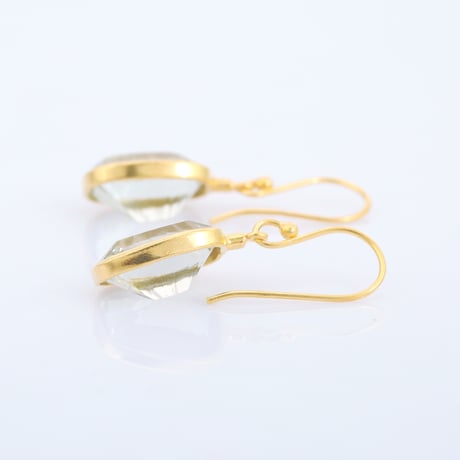 green amethyst rectangular ovalピアス