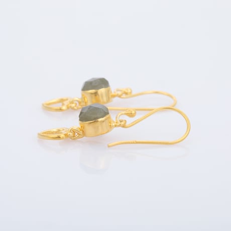labradorite heartピアス