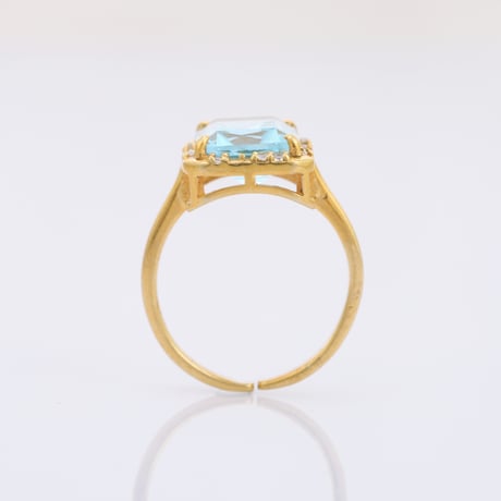 blue topaz with white topaz accentリング