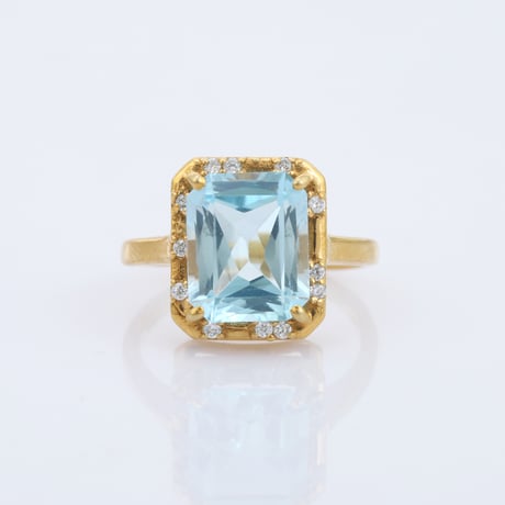 blue topaz with white topaz accentリング