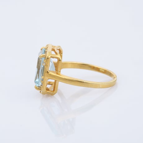 blue topaz with white topaz accentリング