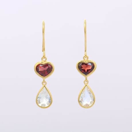 heart shaped red garnet and moonstoneピアス