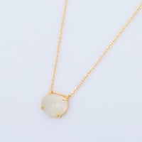 bluish yellowish beige sapphireネックレス