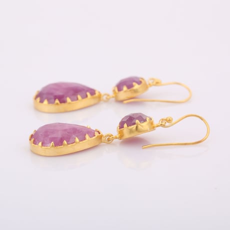 long circle and pear shape rubyピアス
