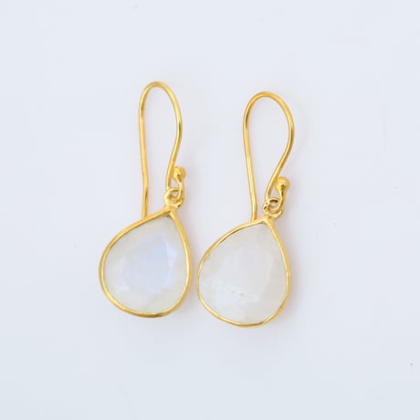 pear shape moonstoneピアス