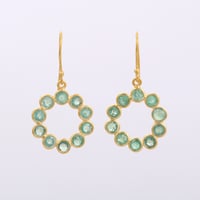 emerald round hoopピアス