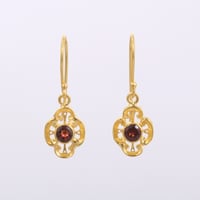 red garnet floral motifピアス