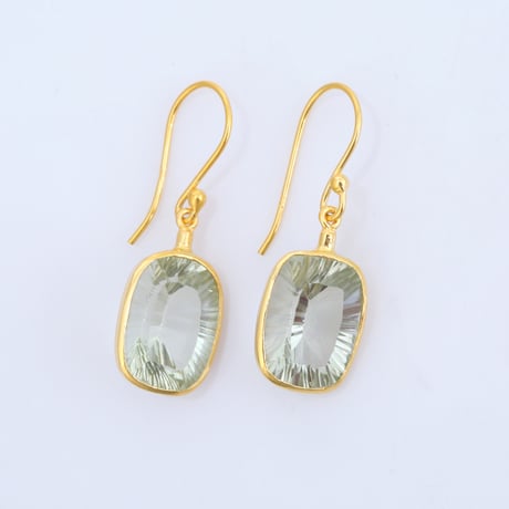 green amethyst rectangular ovalピアス