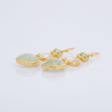 peridot green amethyst preniteピアス