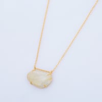 yellowish white sapphireネックレス