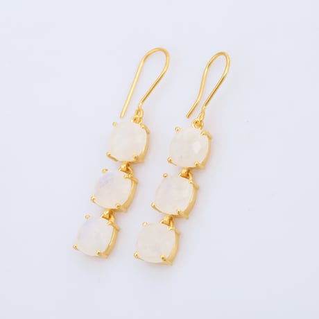 small three cube moonstoneピアス