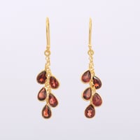 red garnet dancingピアス