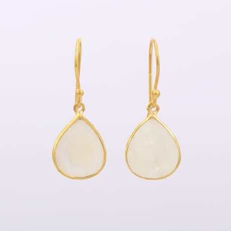 pear shape moonstoneピアス